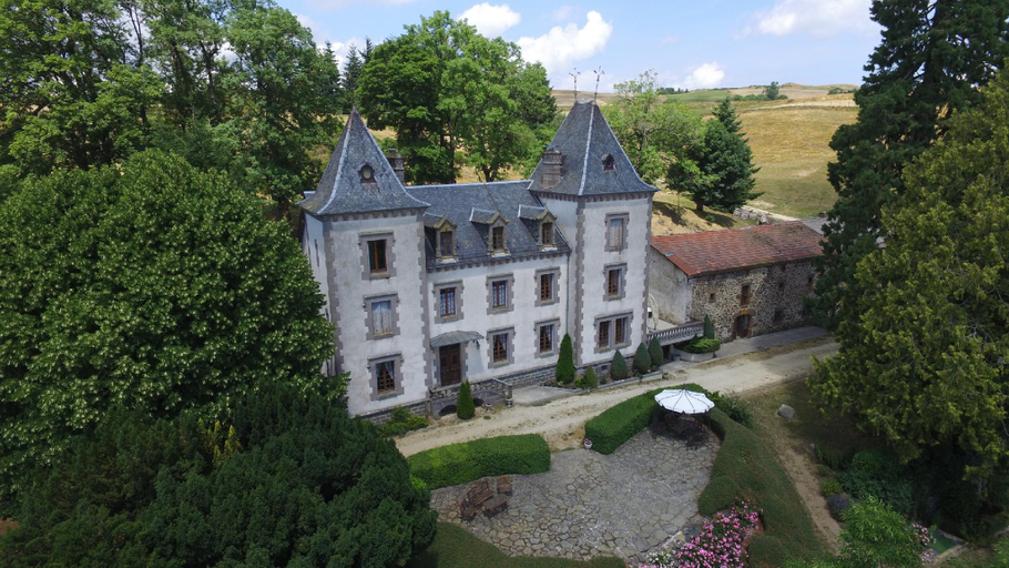Others 3, Chambres d’hôtes au Château de Vernières, Cantal