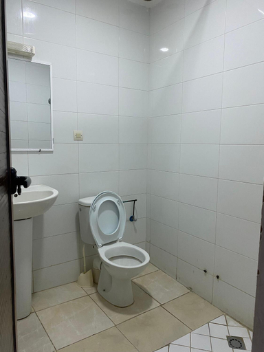 Others 5, Hotel Soukina