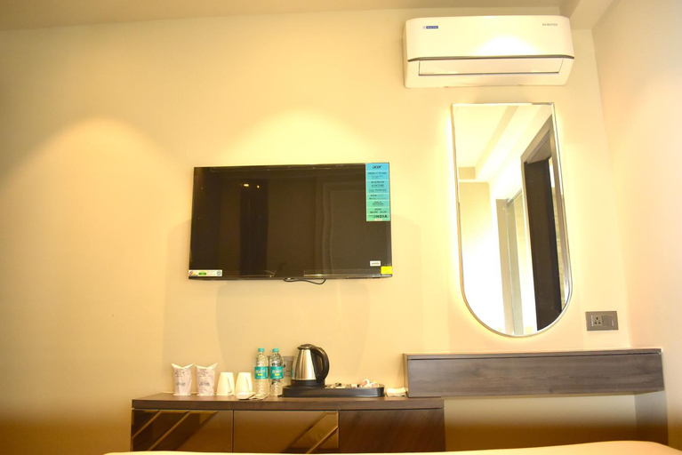 Bathroom 4, Qotel Signature Coleman Janakpuri, Delhi