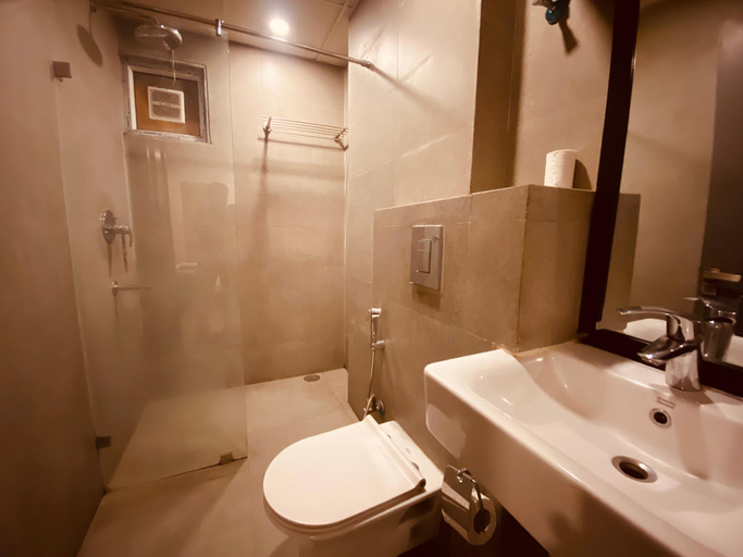 Bathroom 2, Hotel Metro View Near Kohat Enclave metro station, Delhi