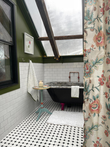 Bathroom 3, The Four Pillars Farmstead, Addison