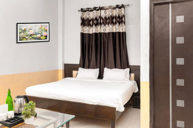 Bedroom 4, Hotel Sunrise Inn, Gautam Buddha Nagar