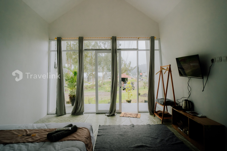 Others 2, Flamboyan Cabin By Travelink, Wonosobo