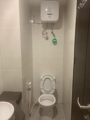 Bathroom 5, COMFORTSTAY @ Citra Plaza Nagoya #32-08 (Sea View), Batam