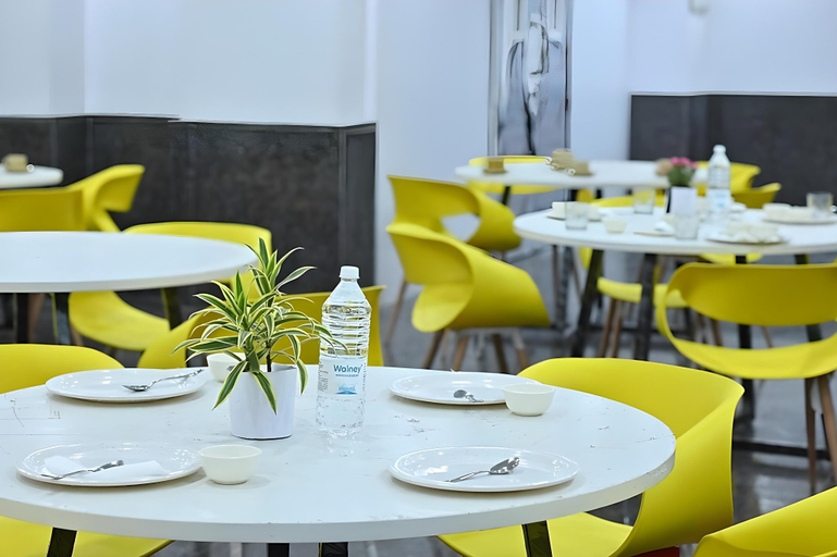 Food & Drinks 5, Hotel Down Town, Delhi