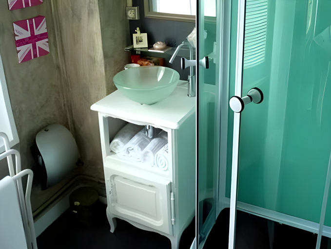 Bathroom 3, Chambres D'Hotes La Villa Alienor, Eure