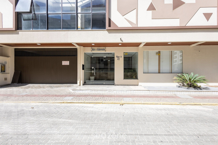 Front of property, Apt w/ Balcony - Seafront in Meia Praia Ceo0104, Itapema