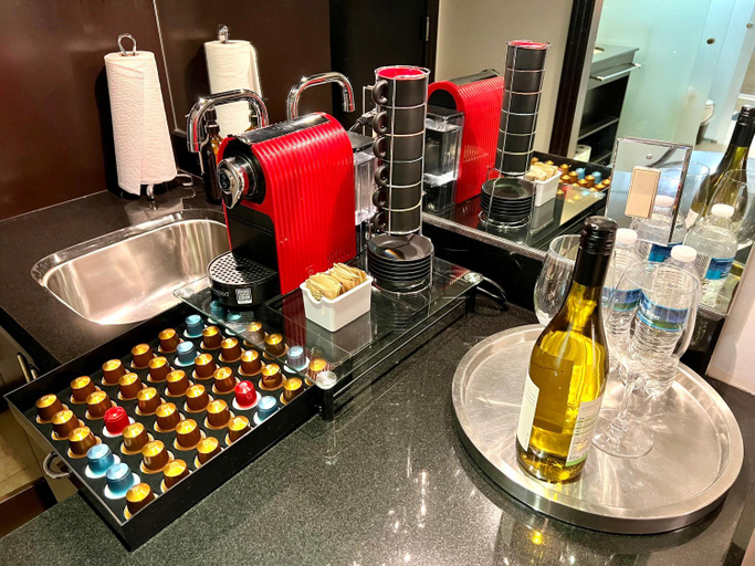 Food & Drinks 5, Boutique Suites 3 min walk to beach, Miami-Dade