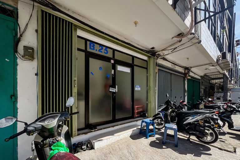 Exterior & Views 2, JJ House Mitra RedDoorz, West Jakarta