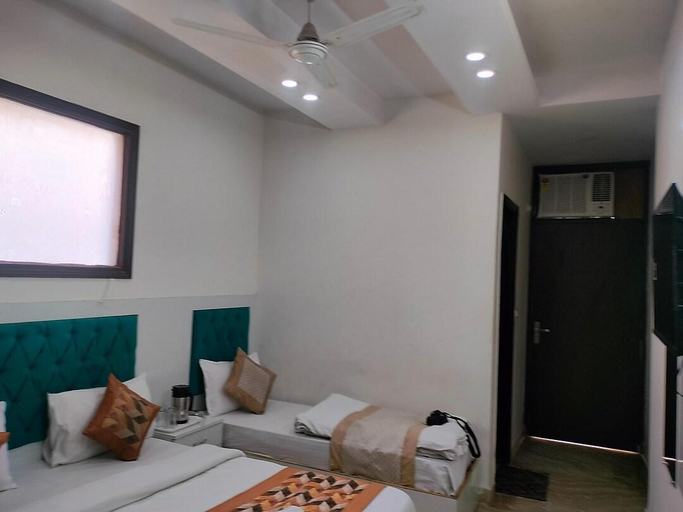 Bedroom 3, Hotel Diamond Stay 10 minutes walking from Nizamuddin Railway Station, Delhi