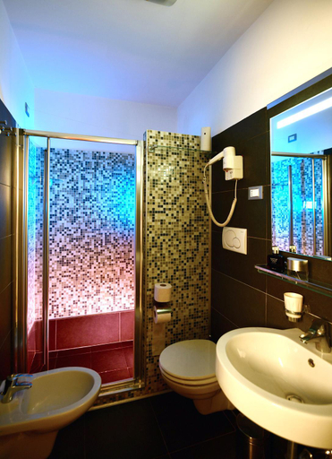 Bathroom 5, Suite Castelfidardo 50, Rome