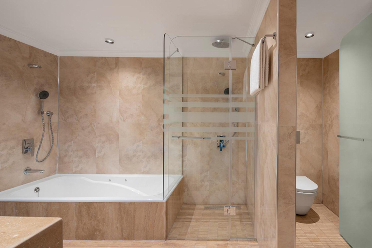 Bathroom 4, Hilton Istanbul Bosphorus Hotel, Beşiktaş