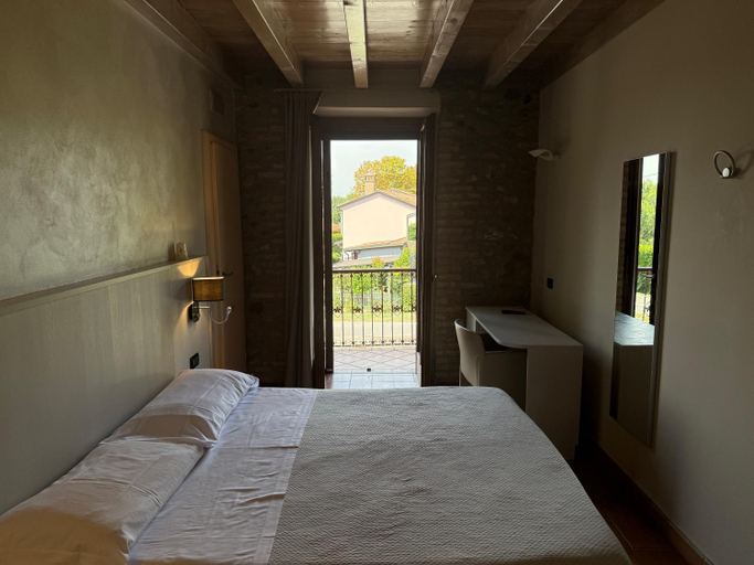 Others 5, Hotel La Valle, Mantua