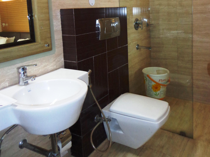 Bathroom, Hotel O Delhi, Delhi