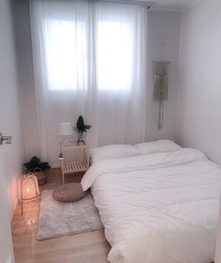 Bedroom 3, New 2BR/1BT 1F 녹사평역 5분 #이태원#경리단길#용산#명동 서울역10분#여름특가, Yongsan