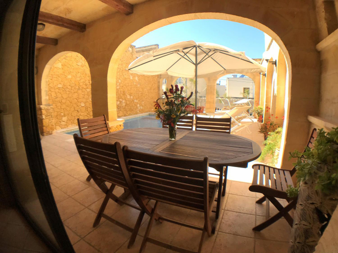 Others 5, Ad Hoc B&B
