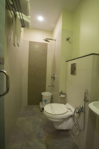 Bathroom 5, Hotel Amar International, Delhi