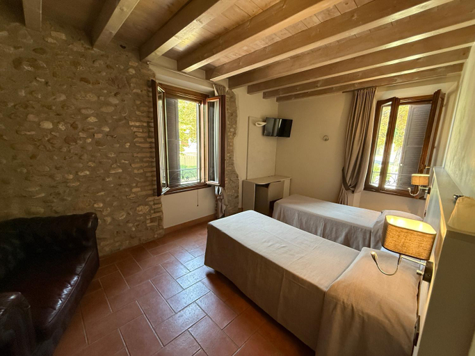 Others 4, Hotel La Valle, Mantua