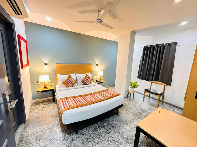 Bedroom 3, Qotel Comfort Golden Saffron Punjabi Bagh, Delhi