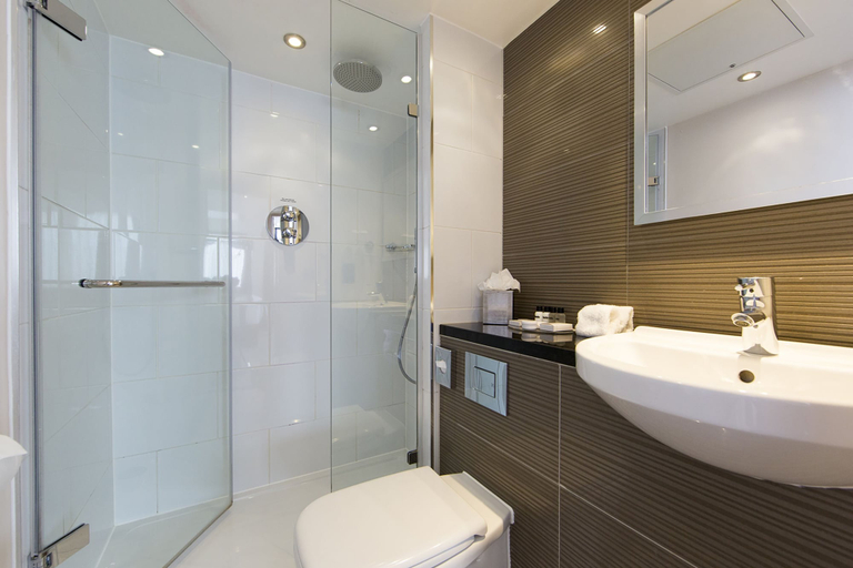 Bathroom, Thistle London Trafalgar Square, London