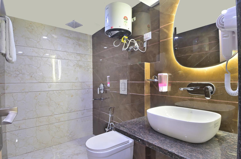 Bathroom 3, Hari Homes - New Delhi Railway Station, Delhi