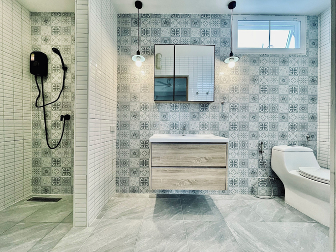 Bathroom 4, Secret Corner Boutique Hostel, Muang Chiang Rai
