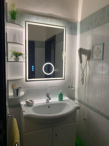 Bathroom 2, B&B Poliglotta, Trapani