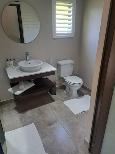 Bathroom 2, Abella Bed and Breakfast, Dr Ruth Segomotsi Mompati