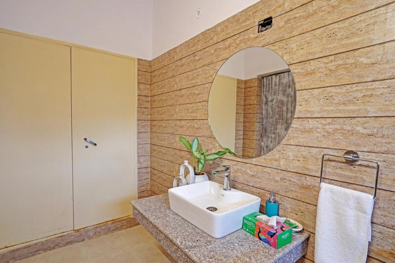 Bathroom 2, Alaya Stays 4BHK Farmhouse with Pvt Pool & Garden - Manesar, Gurgaon
