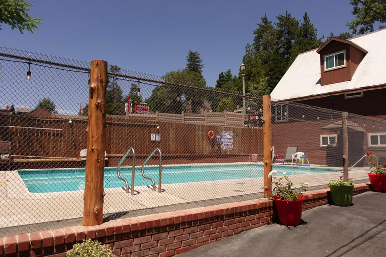 Sport & Beauty 5, Sleepy Hollow Cabins And Hotel, San Bernardino