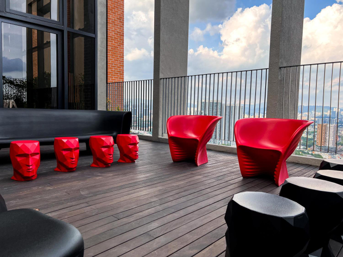 Food & Drinks 5, Millerz Square - Sky Pool & Gym - Free Parking, Wifi - Kuala Lumpur - L, Kuala Lumpur
