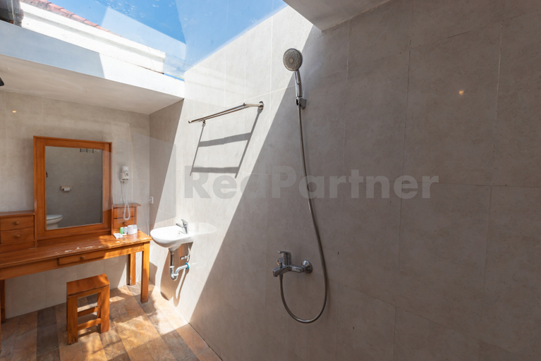 Bathroom 3, Brisk Homestay Uluwatu RedPartner, Badung