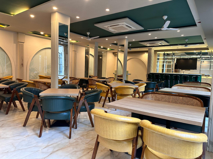 Food & Drinks 5, Flock Hotel I Golf Course Road Near Dlf Phase 1 Metro station I Gurgaon, Gurgaon