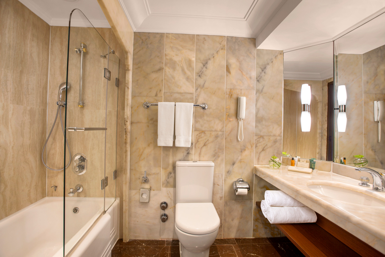 Bathroom 2, Hilton Istanbul Bosphorus Hotel, Beşiktaş