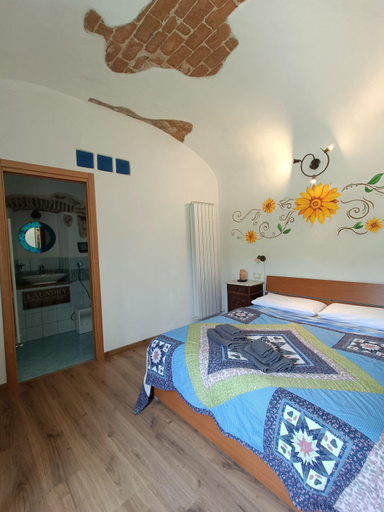 Bedroom 2, B&B Il Girasole, Savona
