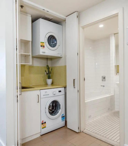 Bathroom 4, Oaks Glenelg Liberty Suites, Adelaide