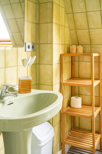 Bathroom 3, H.A.N.D Surf Hostel, Cantabria