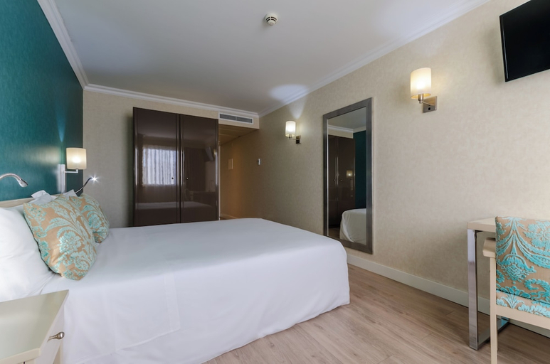 Bedroom 3, Olissippo Marques de Sa, Lisbon