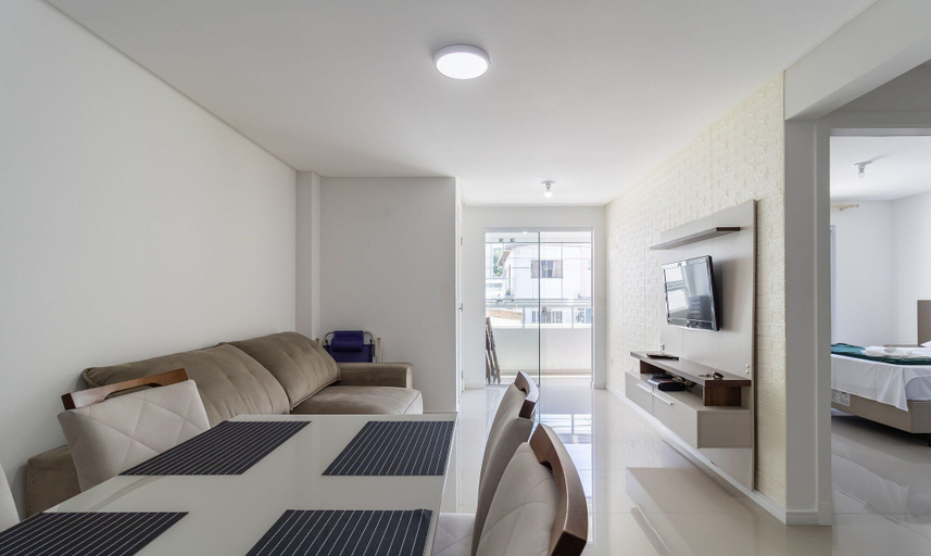 Living area 3, Apt w Balcony in a Privileg Location in BC Bfh0101, Balneário Arroio do Silva