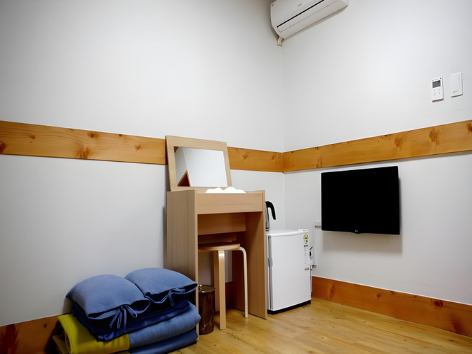 Bedroom, Heungbuga Hanok, Jeonju