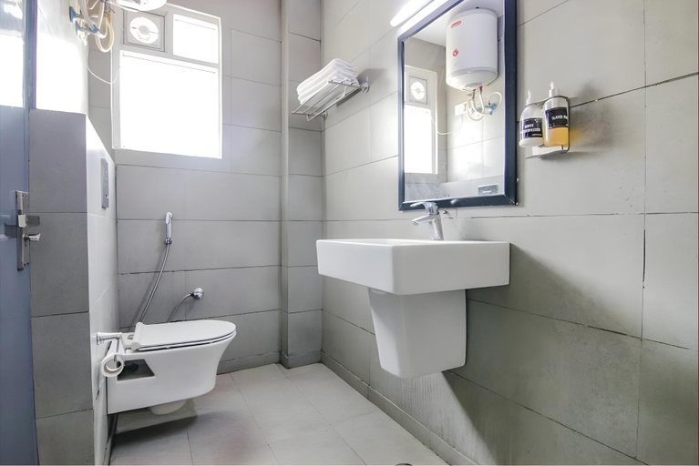 Bathroom, Hotel The Rasa at Vasundhara, Gautam Buddha Nagar