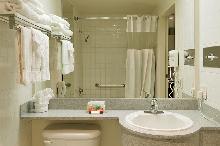 Bathroom 4, Ramada Plaza by Wyndham West Hollywood Hotel & Suites, Los Angeles