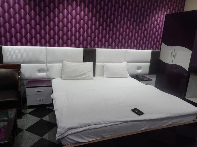 Bedroom 2, Hotel Orchid Garden, Delhi
