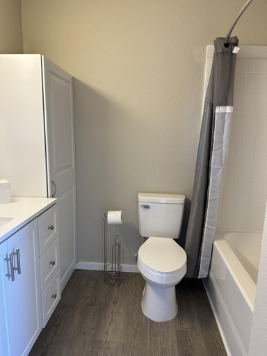 Bathroom 2, The GQ Extended Stay, Grant
