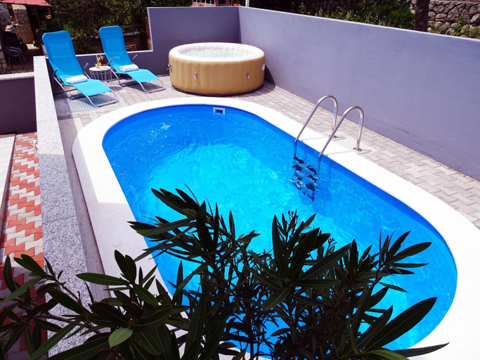 Sport & Beauty 3, Peaceful Villa in Dramalj with bubble bath, Crikvenica