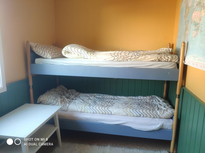 Others 2, Airbnb and Booking at Postvegen 95, Giske