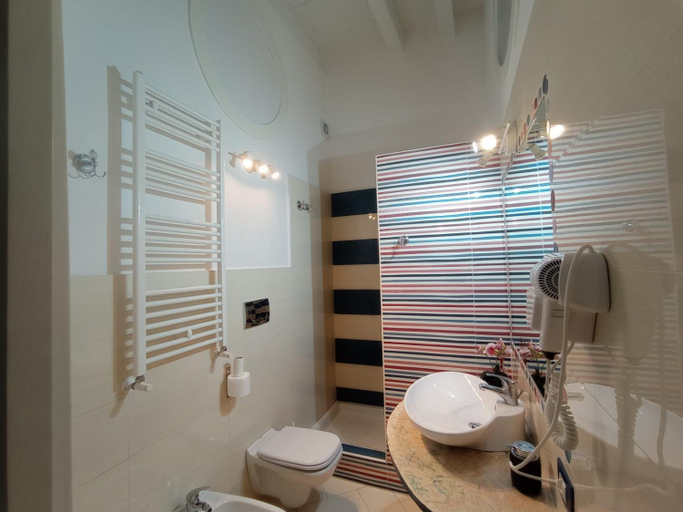 Others 5, KiMia Home, centro, Bari