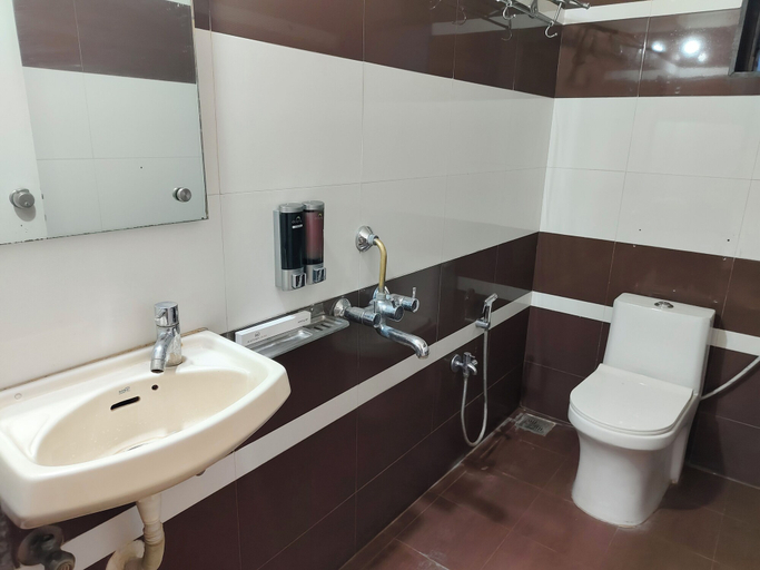 Bathroom 4, Gandharva Inn, Pune