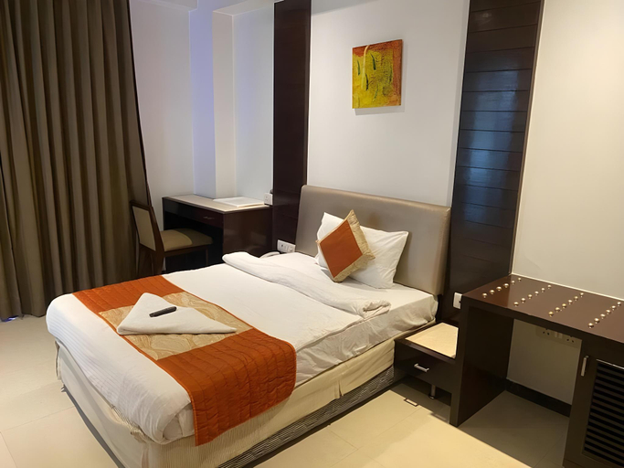 Bedroom 2, Hotel Le Roi, Delhi