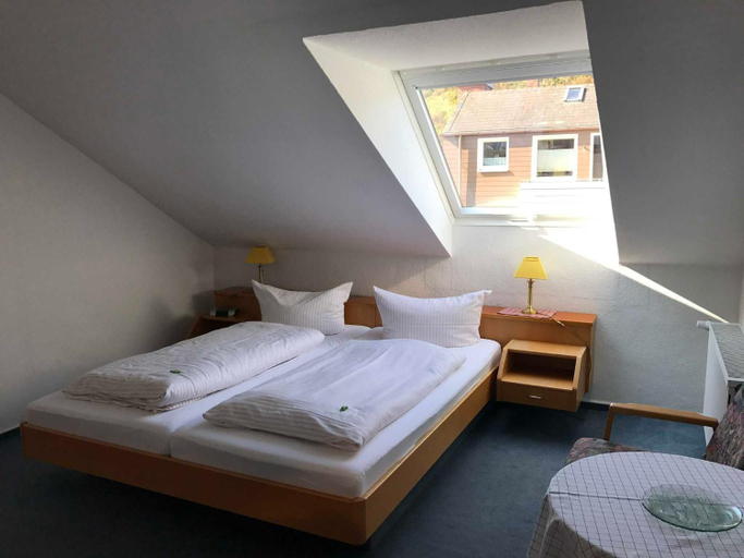 Bedroom 3, Haus am Meer, Hotel Garni, Pinneberg